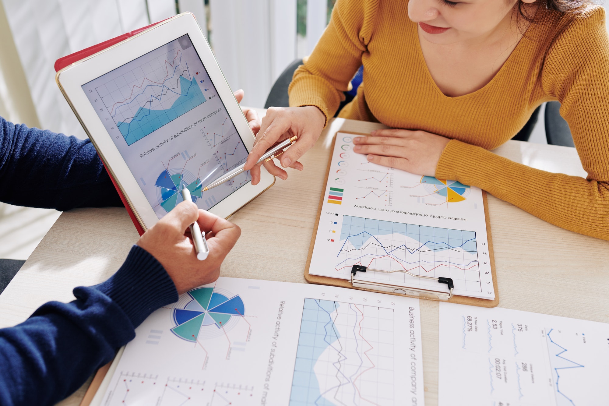 managers-working-with-financial-chart.jpg managers-working-with-financial-chart.jpg